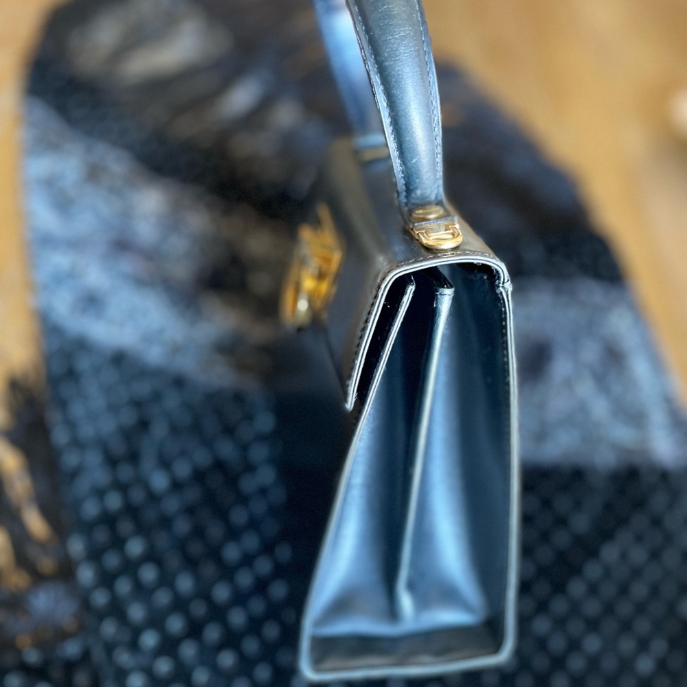 FERRAGAMO ICONIC TOP HANDLE - Picture 2 of 8